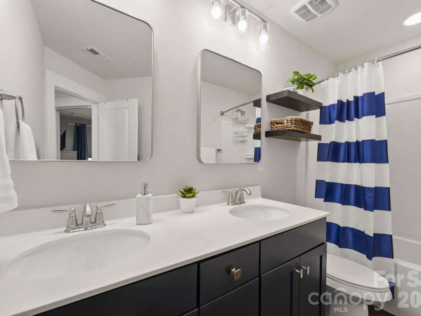 1702 Woodward Avenue, Charlotte, NC 28206.  MLS# CAR4414135, YatesRealty ID 44293. Full bath