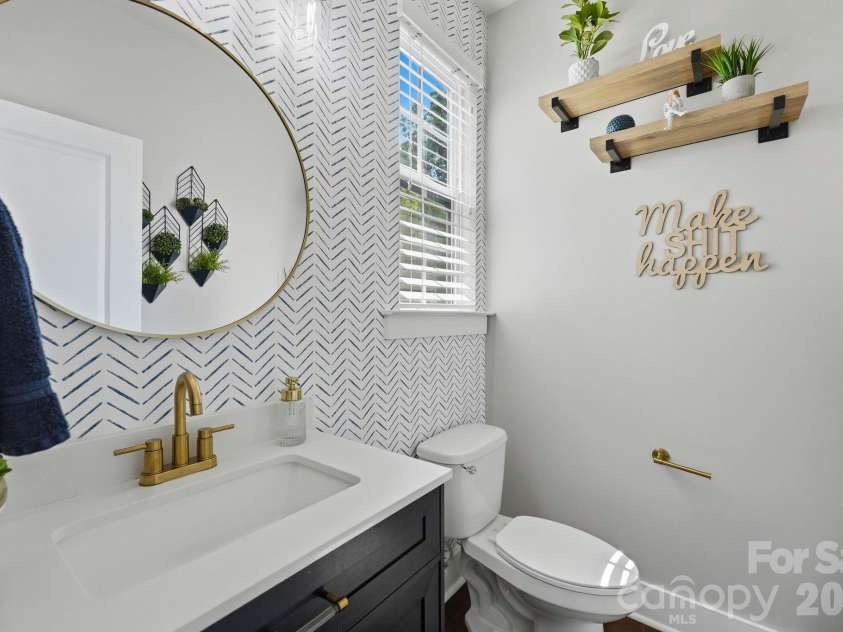 1702 Woodward Avenue, Charlotte, NC 28206.  MLS# CAR4414135, YatesRealty ID 44293. Half bath