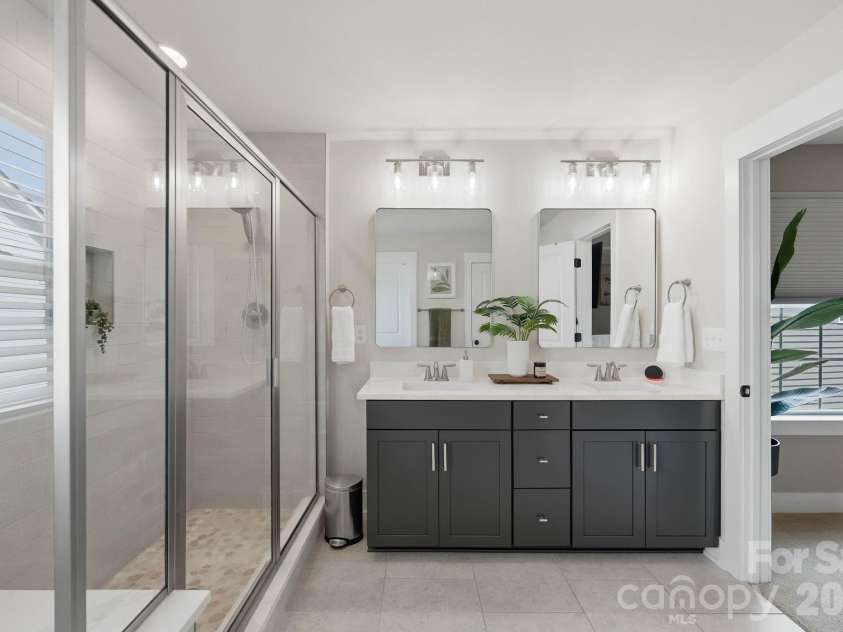 1702 Woodward Avenue, Charlotte, NC 28206.  MLS# CAR4414135, YatesRealty ID 44293. Primary en-suite