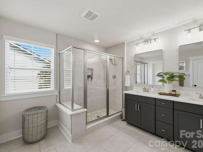 1702 Woodward Avenue, Charlotte, NC 28206.  MLS# CAR4414135, YatesRealty ID 44293. Primary en-suite