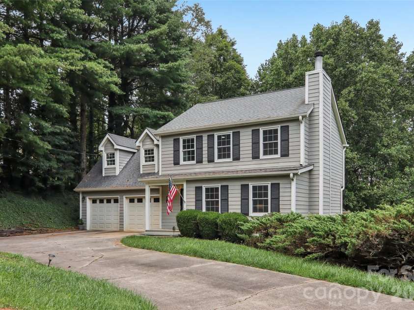 70 Acorn Lane, Clyde, NC 28721.  MLS# CAR4411372, YatesRealty ID 44294. 
