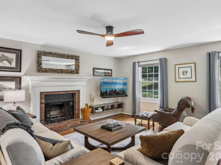 70 Acorn Lane, Clyde, NC 28721.  MLS# CAR4411372, YatesRealty ID 44294. 