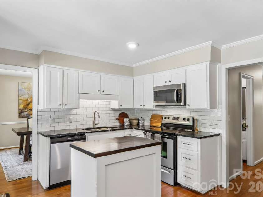 70 Acorn Lane, Clyde, NC 28721.  MLS# CAR4411372, YatesRealty ID 44294. 