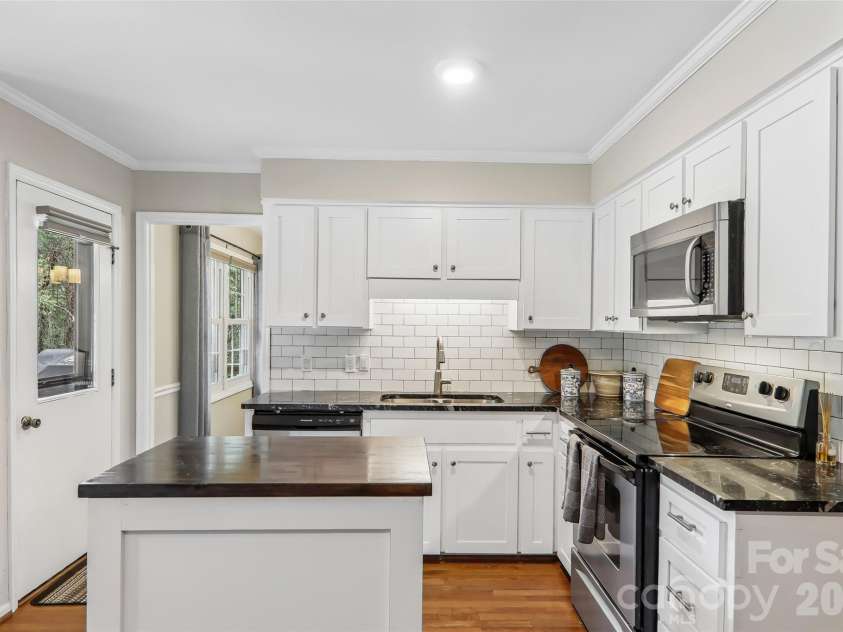 70 Acorn Lane, Clyde, NC 28721.  MLS# CAR4411372, YatesRealty ID 44294. 