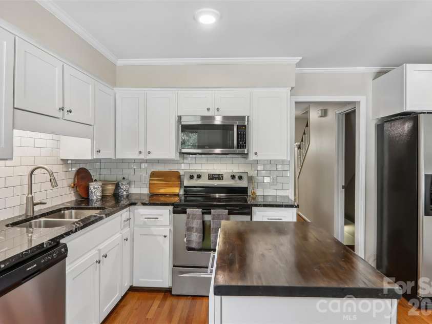 70 Acorn Lane, Clyde, NC 28721.  MLS# CAR4411372, YatesRealty ID 44294. 
