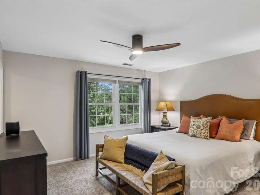 70 Acorn Lane, Clyde, NC 28721.  MLS# CAR4411372, YatesRealty ID 44294. 