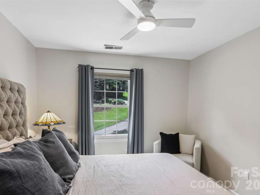 70 Acorn Lane, Clyde, NC 28721.  MLS# CAR4411372, YatesRealty ID 44294. 