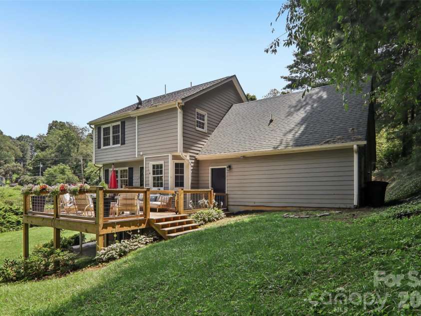 70 Acorn Lane, Clyde, NC 28721.  MLS# CAR4411372, YatesRealty ID 44294. 