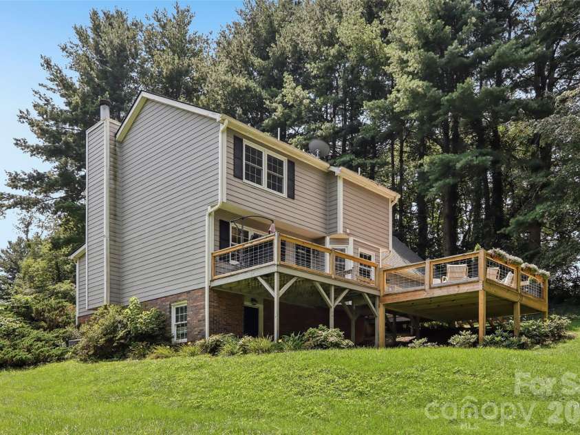 70 Acorn Lane, Clyde, NC 28721.  MLS# CAR4411372, YatesRealty ID 44294. 