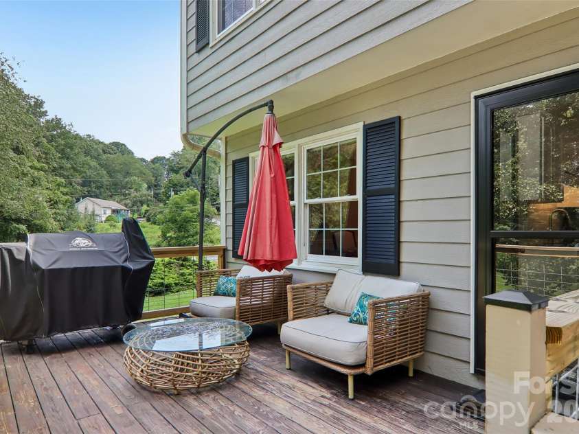70 Acorn Lane, Clyde, NC 28721.  MLS# CAR4411372, YatesRealty ID 44294. 