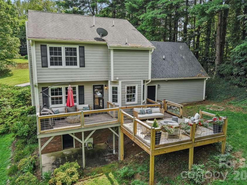 70 Acorn Lane, Clyde, NC 28721.  MLS# CAR4411372, YatesRealty ID 44294. 
