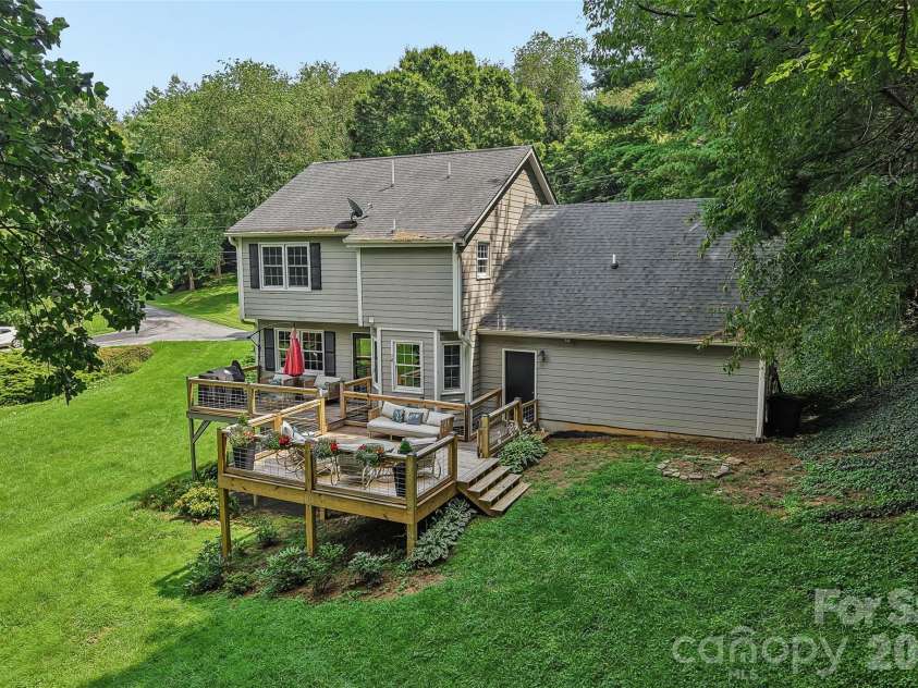 70 Acorn Lane, Clyde, NC 28721.  MLS# CAR4411372, YatesRealty ID 44294. 