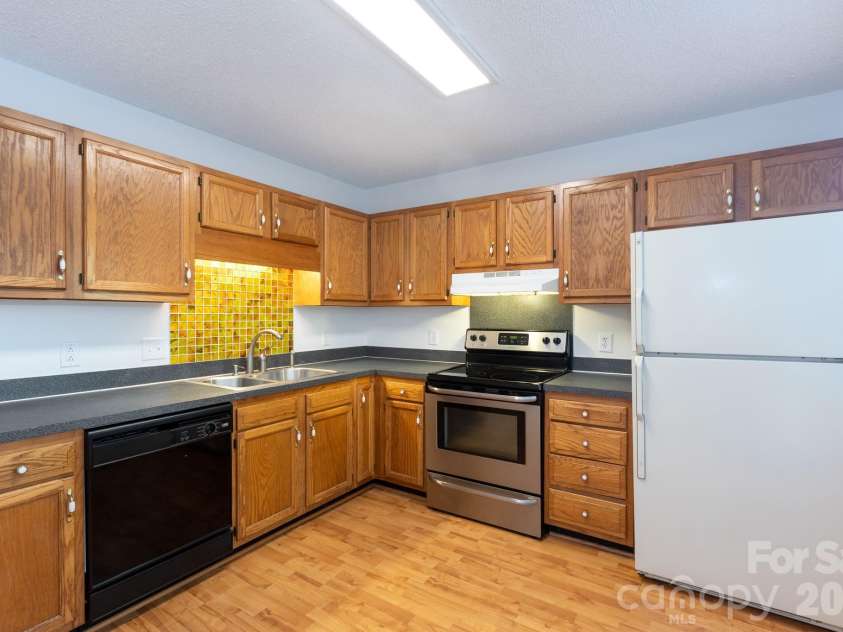 820 Clearview Court, Concord, NC 28025.  MLS# CAR4414589, YatesRealty ID 44296. Kitchen
