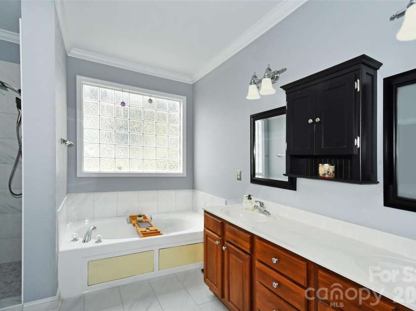 2525 Brook Stone Drive, Clemmons, NC 27012.  MLS# CAR4398428, YatesRealty ID 44297. 