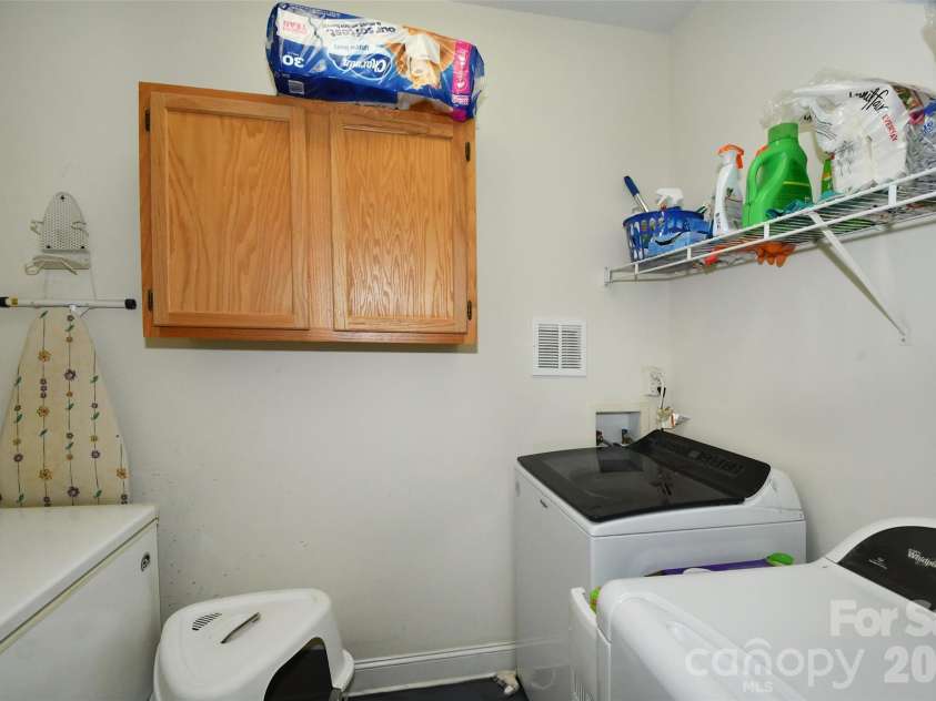 2525 Brook Stone Drive, Clemmons, NC 27012.  MLS# CAR4398428, YatesRealty ID 44297. 
