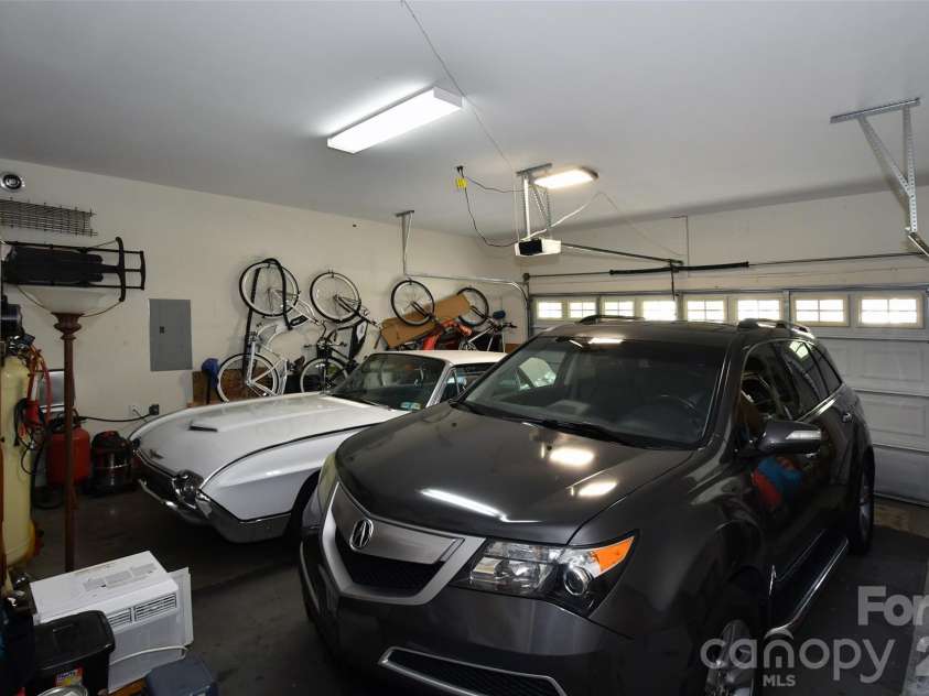 2525 Brook Stone Drive, Clemmons, NC 27012.  MLS# CAR4398428, YatesRealty ID 44297. 