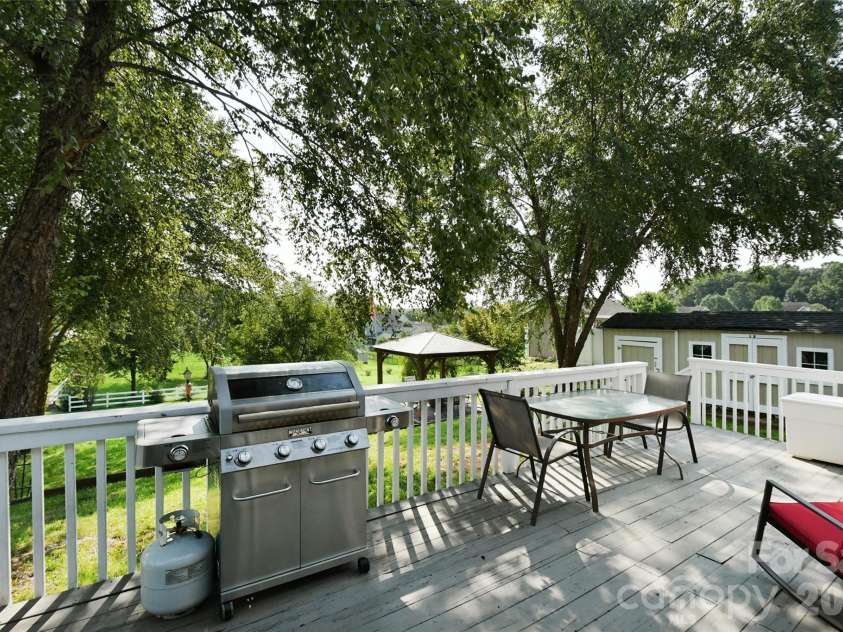 2525 Brook Stone Drive, Clemmons, NC 27012.  MLS# CAR4398428, YatesRealty ID 44297. 