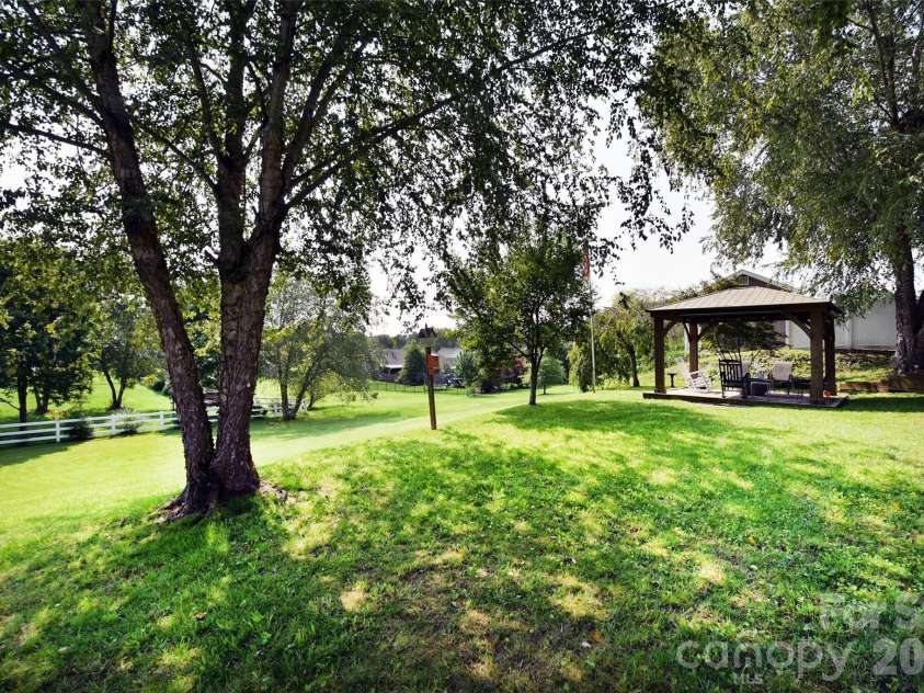 2525 Brook Stone Drive, Clemmons, NC 27012.  MLS# CAR4398428, YatesRealty ID 44297. 