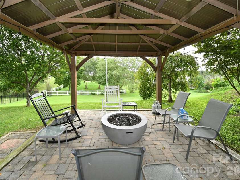 2525 Brook Stone Drive, Clemmons, NC 27012.  MLS# CAR4398428, YatesRealty ID 44297. 