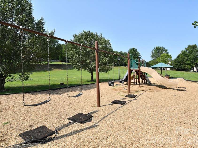 2525 Brook Stone Drive, Clemmons, NC 27012.  MLS# CAR4398428, YatesRealty ID 44297. 