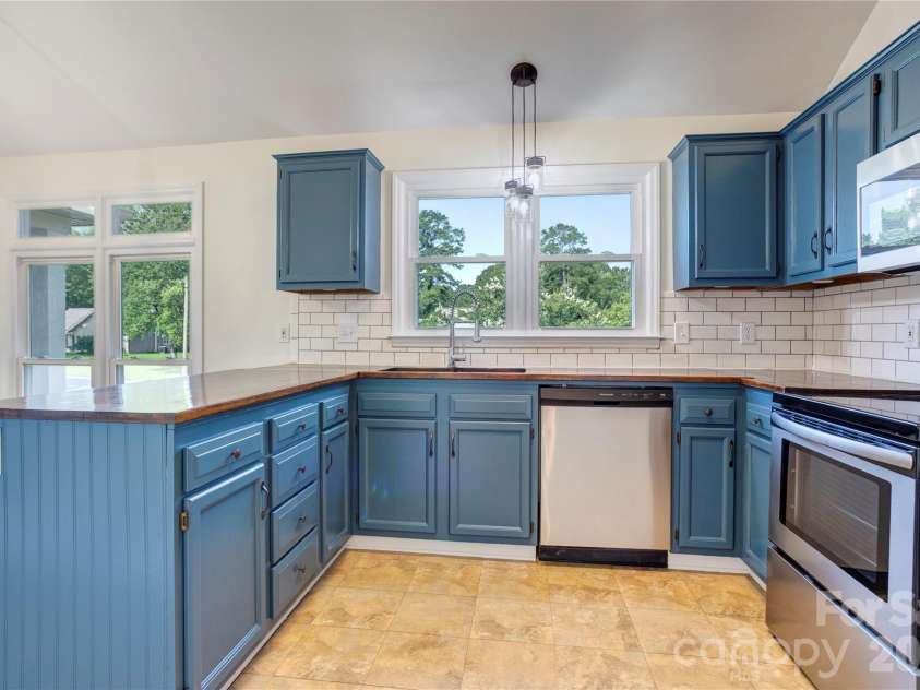 156 Edgewater Drive, Concord, NC 28027.  MLS# CAR4413561, YatesRealty ID 44298. 