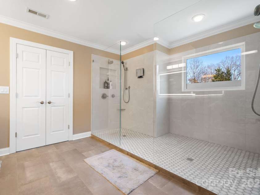 4165 54th Avenue, Hickory, NC 28601.  MLS# CAR4210566, YatesRealty ID 443. 