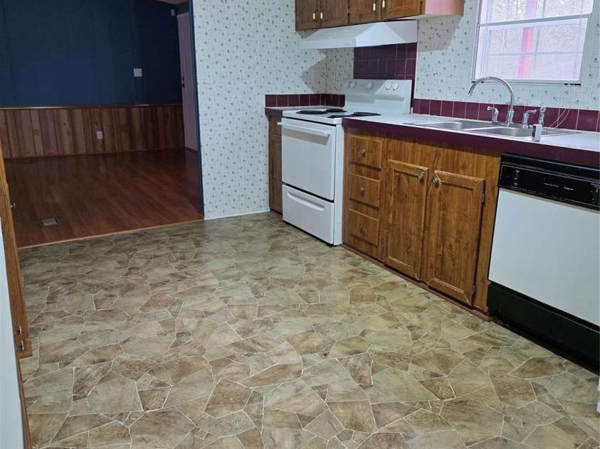 1044 Rabbit Trail, Gastonia, NC 28052.  MLS# CAR4334931, YatesRealty ID 4430. Kitchen going into living room 