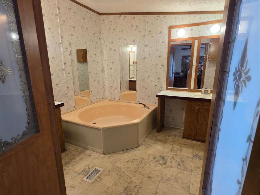 1044 Rabbit Trail, Gastonia, NC 28052.  MLS# CAR4334931, YatesRealty ID 4430. Primary bathroom 