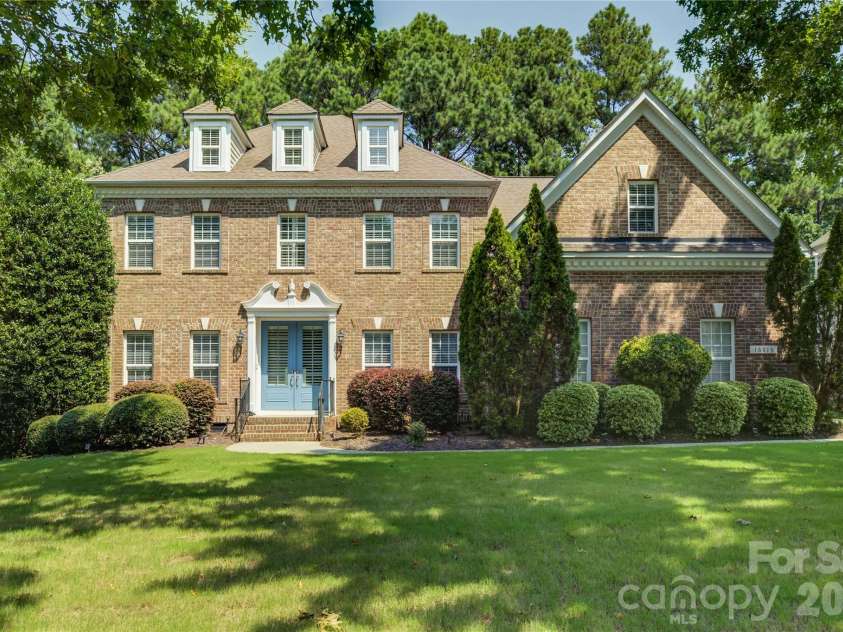 16815 Crosshaven Drive, Charlotte, NC 28278.  MLS# CAR4407553, YatesRealty ID 44305. 