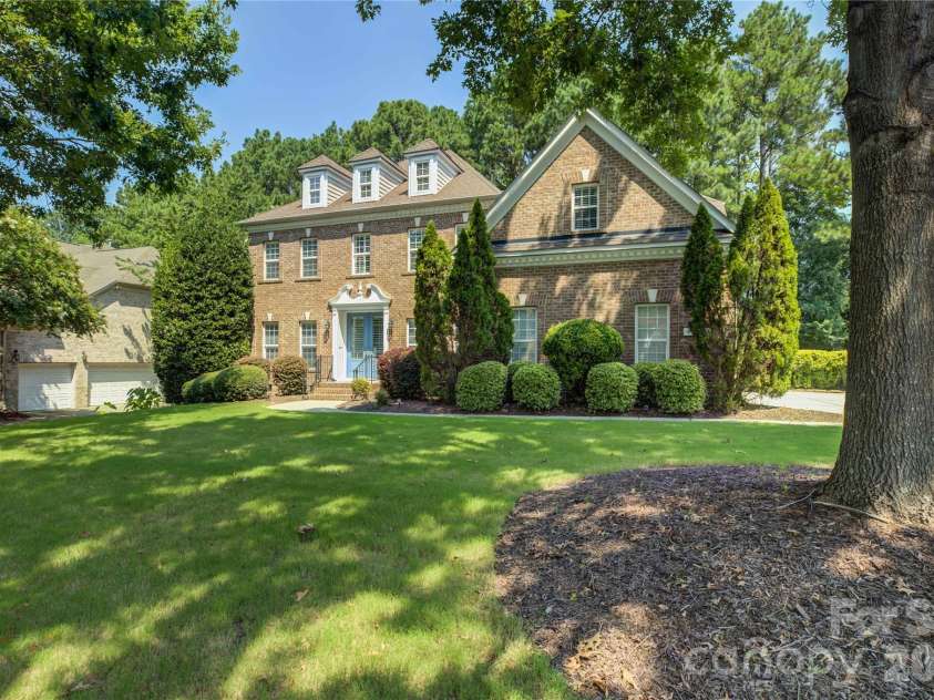 16815 Crosshaven Drive, Charlotte, NC 28278.  MLS# CAR4407553, YatesRealty ID 44305. 