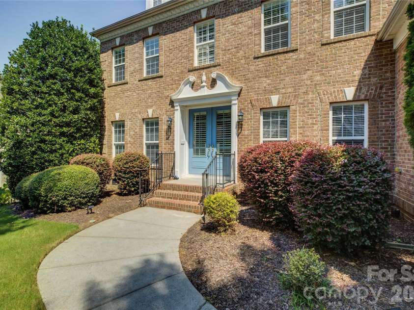 16815 Crosshaven Drive, Charlotte, NC 28278.  MLS# CAR4407553, YatesRealty ID 44305. 