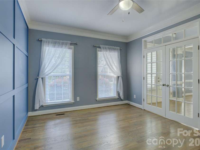 16815 Crosshaven Drive, Charlotte, NC 28278.  MLS# CAR4407553, YatesRealty ID 44305. 