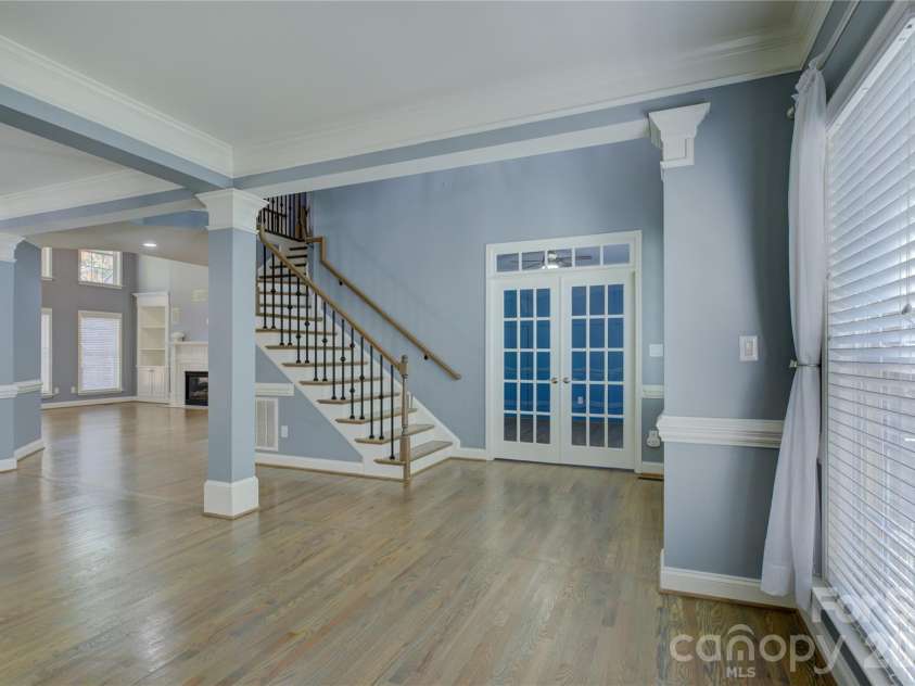 16815 Crosshaven Drive, Charlotte, NC 28278.  MLS# CAR4407553, YatesRealty ID 44305. 