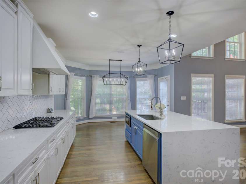 16815 Crosshaven Drive, Charlotte, NC 28278.  MLS# CAR4407553, YatesRealty ID 44305. 