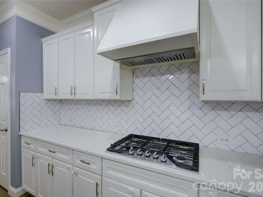 16815 Crosshaven Drive, Charlotte, NC 28278.  MLS# CAR4407553, YatesRealty ID 44305. 