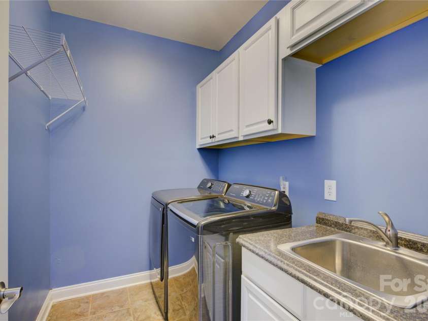 16815 Crosshaven Drive, Charlotte, NC 28278.  MLS# CAR4407553, YatesRealty ID 44305. 
