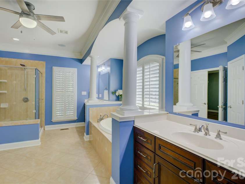 16815 Crosshaven Drive, Charlotte, NC 28278.  MLS# CAR4407553, YatesRealty ID 44305. 