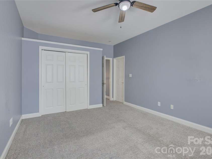 16815 Crosshaven Drive, Charlotte, NC 28278.  MLS# CAR4407553, YatesRealty ID 44305. 