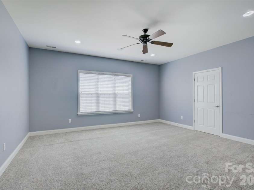 16815 Crosshaven Drive, Charlotte, NC 28278.  MLS# CAR4407553, YatesRealty ID 44305. 