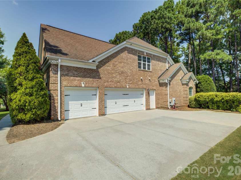 16815 Crosshaven Drive, Charlotte, NC 28278.  MLS# CAR4407553, YatesRealty ID 44305. 