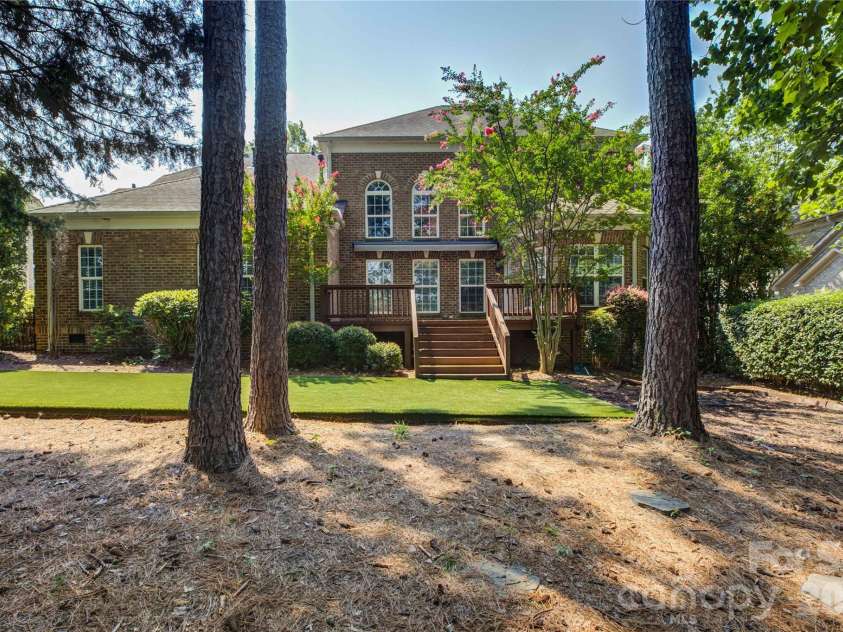 16815 Crosshaven Drive, Charlotte, NC 28278.  MLS# CAR4407553, YatesRealty ID 44305. 