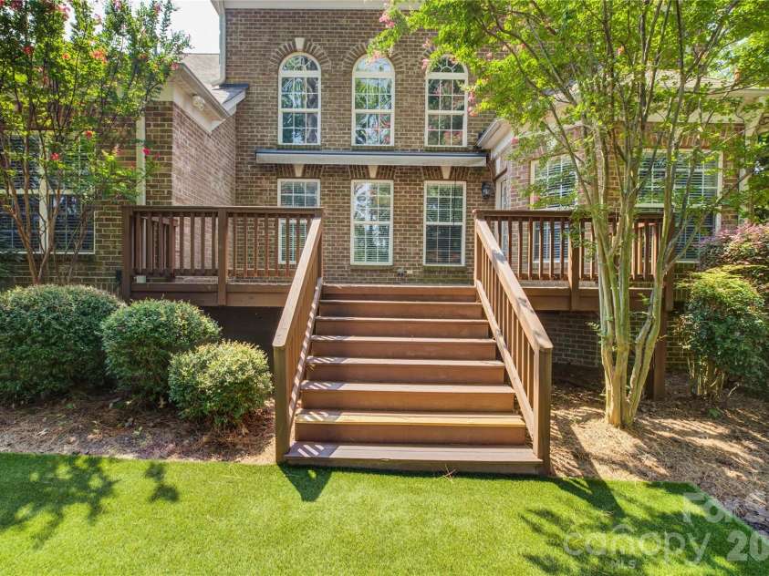 16815 Crosshaven Drive, Charlotte, NC 28278.  MLS# CAR4407553, YatesRealty ID 44305. 