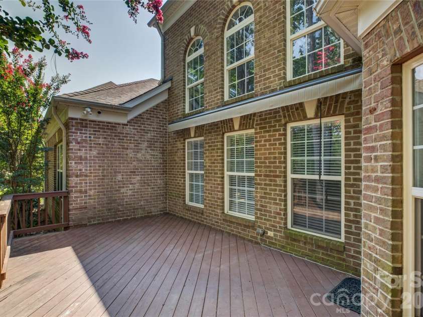 16815 Crosshaven Drive, Charlotte, NC 28278.  MLS# CAR4407553, YatesRealty ID 44305. 
