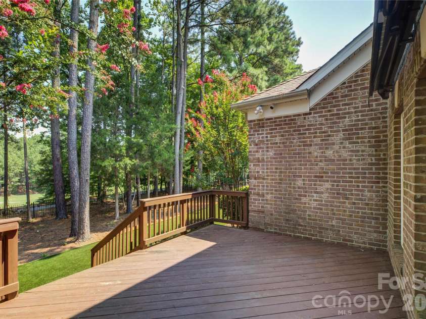 16815 Crosshaven Drive, Charlotte, NC 28278.  MLS# CAR4407553, YatesRealty ID 44305. 
