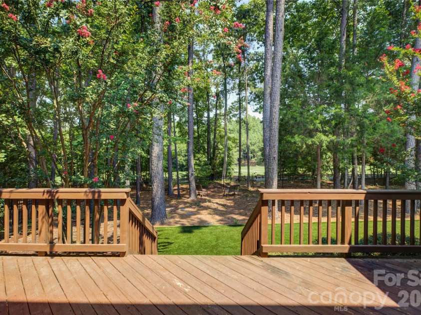 16815 Crosshaven Drive, Charlotte, NC 28278.  MLS# CAR4407553, YatesRealty ID 44305. 