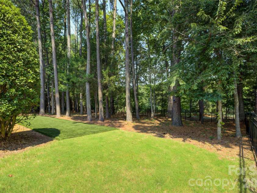16815 Crosshaven Drive, Charlotte, NC 28278.  MLS# CAR4407553, YatesRealty ID 44305. 