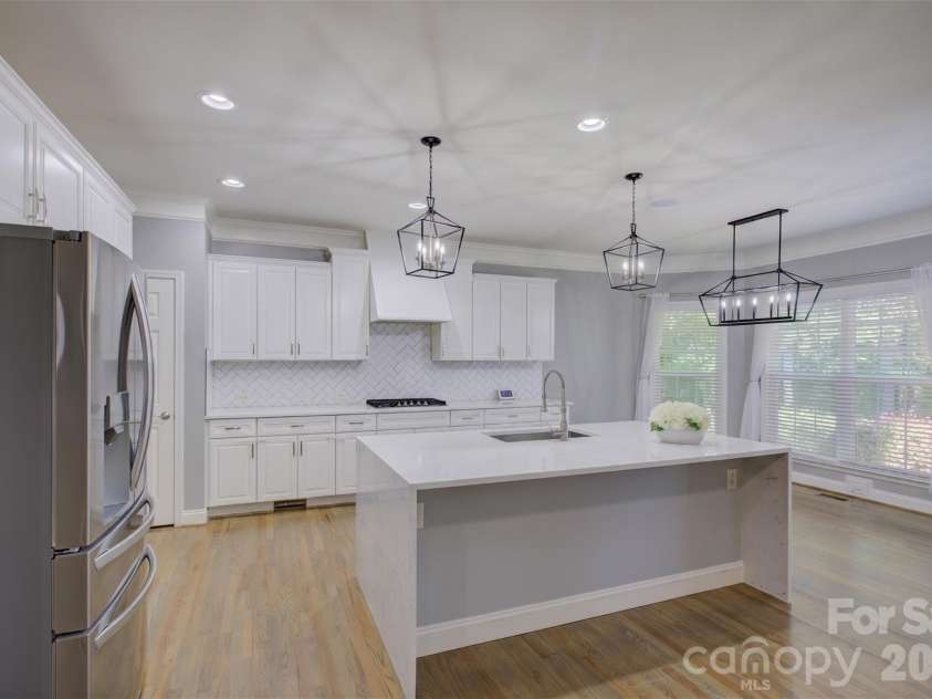 16815 Crosshaven Drive, Charlotte, NC 28278.  MLS# CAR4407553, YatesRealty ID 44305. Virtually painted kitchen