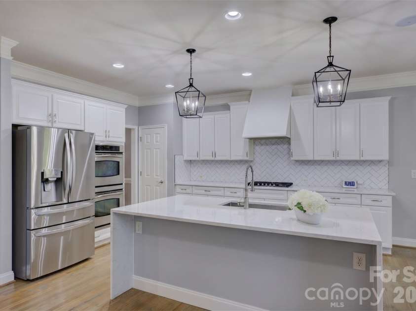 16815 Crosshaven Drive, Charlotte, NC 28278.  MLS# CAR4407553, YatesRealty ID 44305. Virtually painted kitchen
