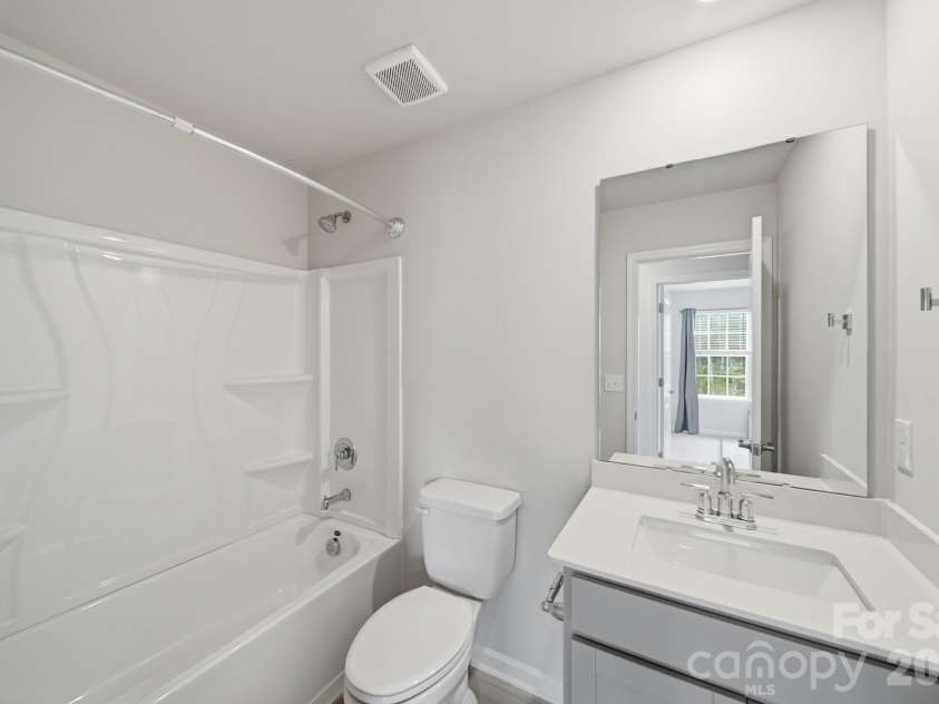 1131 Bandon Drive, Waxhaw, NC 28173.  MLS# CAR4409431, YatesRealty ID 44306. 3rd level hall bathroom