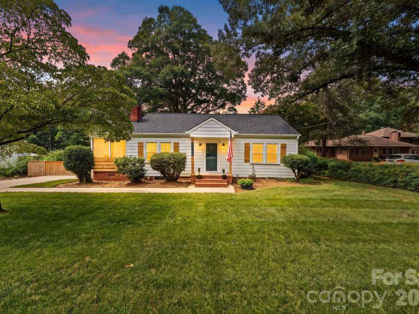 1537 New Hope Road, Gastonia, NC 28054.  MLS# CAR4414400, YatesRealty ID 44307. 